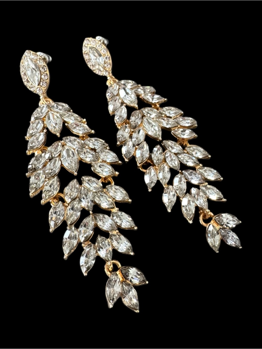 ✨Beautiful Gold-Tone Crystal Leaf Dangle Stud Earrings